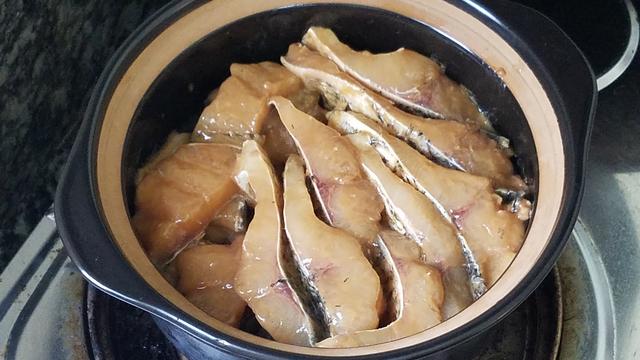 砂锅焖鱼，教你轻松做出来、比外面买的好吃，简单做法一看就会