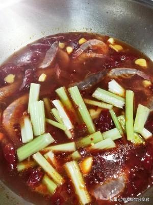 水煮麻辣虾做法简单，麻辣鲜香，想学的赶紧马克起来！​​​​