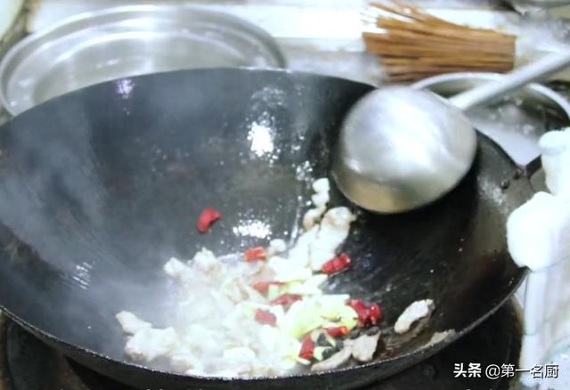 回锅土豆怎样做才好吃？学会这个方法，鲜香味美，给肉都不换