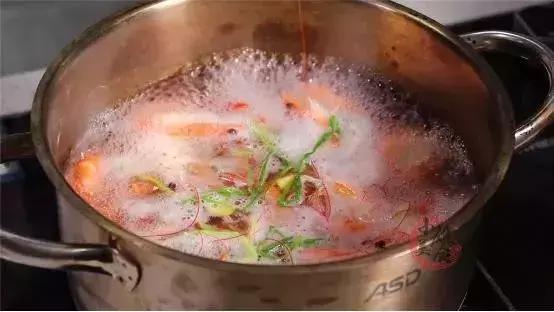 做水煮虾时，冷水下锅还是开水下锅？