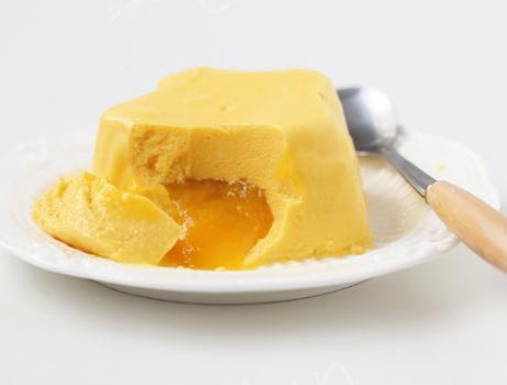 芒果慕斯蛋糕，不加黄油不用烤箱，凉而不冷清爽甜蜜，一学就会