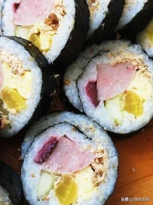 寿司怎么卷才不会散？大厨教你正确做法，喷香诱人，比买的好吃