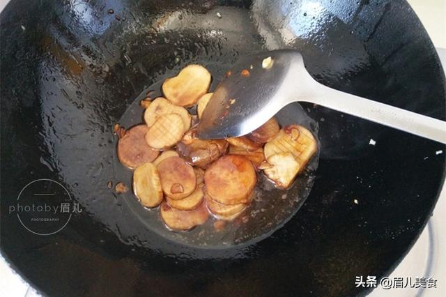 夏天多吃素少吃肉，这道西兰花杏鲍菇，鲜香美味，比吃肉强