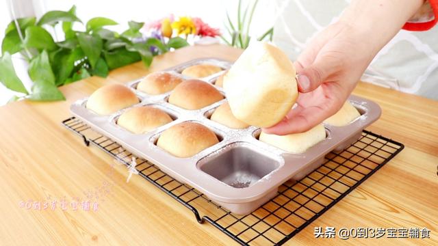 比馒头还简单的面包做法，不需要揉出手套膜，却很美味的面包