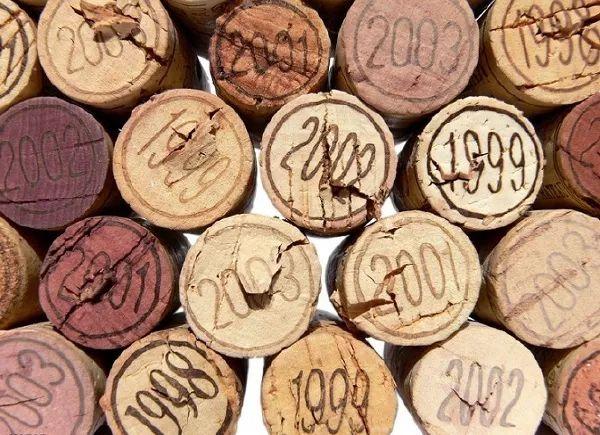 如何解读葡萄酒的年份、保质期、适饮期、灌装期