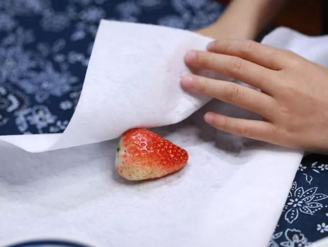 孩子们爱惨了的草莓大福，清甜可口，在家就能轻松做！