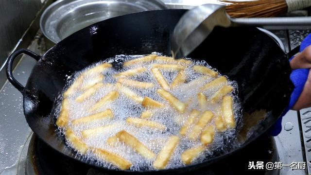 厨师长教你河南传统名菜“水激馍”，简单易学，一上桌就被抢光