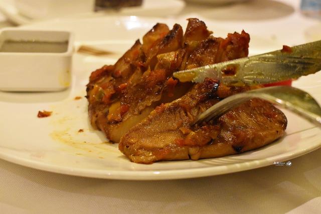 它是广州米其林推介餐厅，在这里全是素菜，却比大鱼大肉还好吃