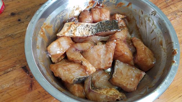 砂锅焖鱼，教你轻松做出来、比外面买的好吃，简单做法一看就会