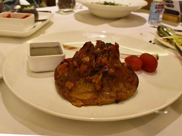 它是广州米其林推介餐厅，在这里全是素菜，却比大鱼大肉还好吃
